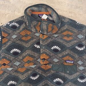 Patagonia Green/Orange Synchilla Men’s Medium front pocket fleece sweatshirt